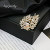 Wholesale Women's Alloy Diamond Crystal Pearl Flower Shaped Brooch With Electroplating