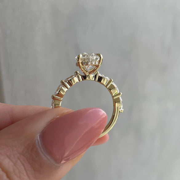 Wholesale Women's Alloy Dropshaped Zircon Ring With Electroplating Jewelry