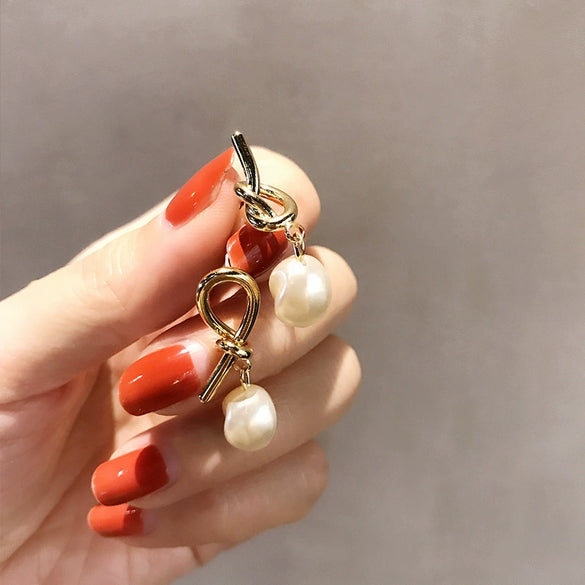 Wholesale Women's Alloy Earrings Cold Style Asymmetric Pearl Natural Geometric Electroplated