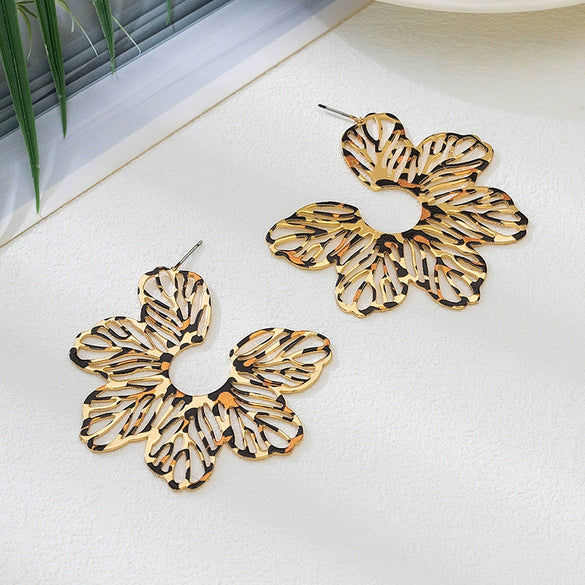 Wholesale Women's Alloy Electroplated Flower Earrings Jewelry Accessories
