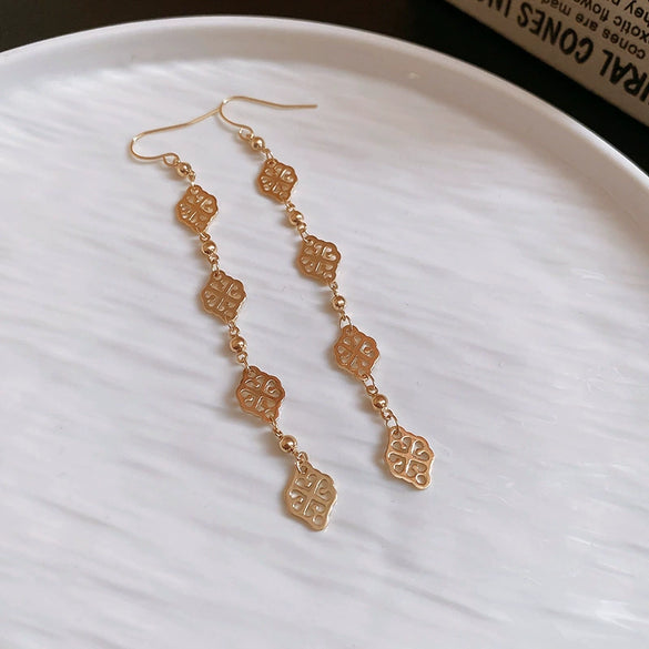 Wholesale Women's Alloy Electroplated Flower Pattern Light Luxury High Sense French Tassel Earrings