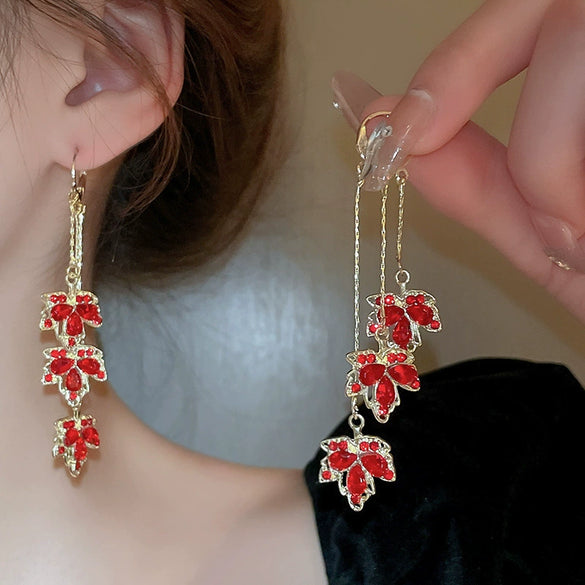 Wholesale Women's Alloy Electroplated Flower Pattern Light Luxury High Sense French Tassel Earrings