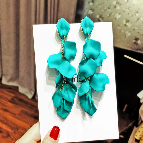 Wholesale Women's Alloy Electroplated Flower Pattern Light Luxury High Sense French Tassel Earrings