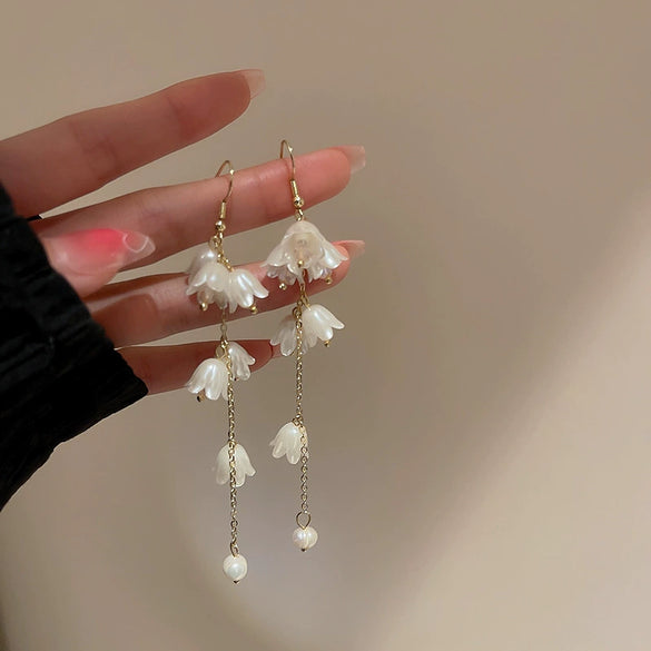 Wholesale Women's Alloy Electroplated Flower Pattern Light Luxury High Sense French Tassel Earrings