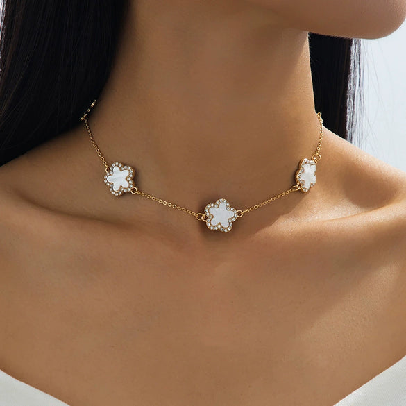 Wholesale Women's Alloy Electroplated Flowershaped Anklet With Diamond Encrusted Fourleaf And Fiveleaf Clover Pendants In Sweet And Cool Style
