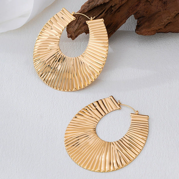 Wholesale Women's Alloy Electroplated Flowershaped Long Earrings Accessories