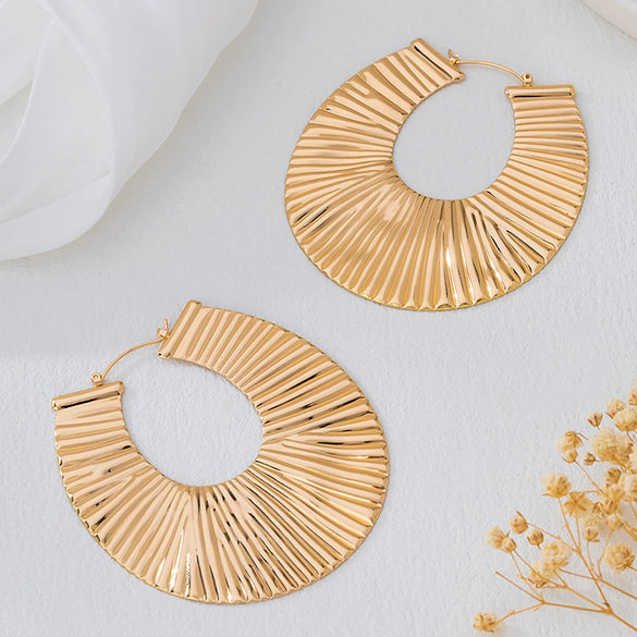Wholesale Women's Alloy Electroplated Flowershaped Long Earrings Accessories