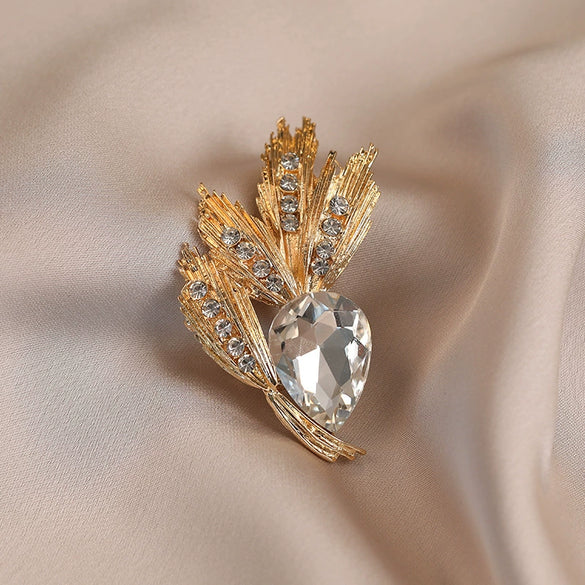 Wholesale Women's Alloy Electroplated Flowershaped Wheat Ear Antirunning Light Brooch Minimalist Style