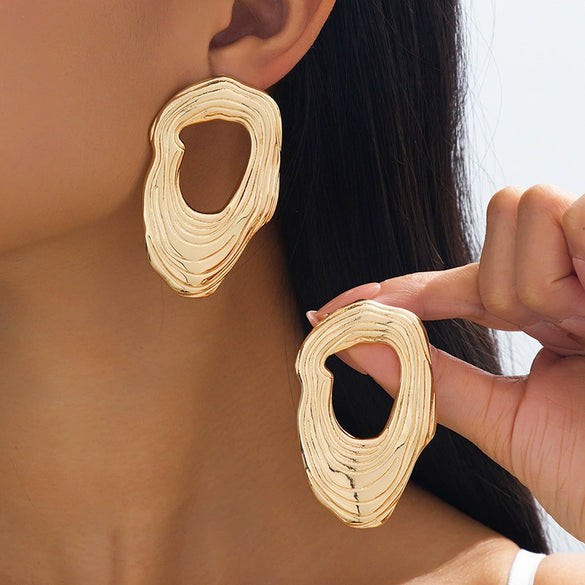 Wholesale Women's Alloy Electroplated Geometric Hollow Irregular Circle Earrings Vintage Elegant Fashion