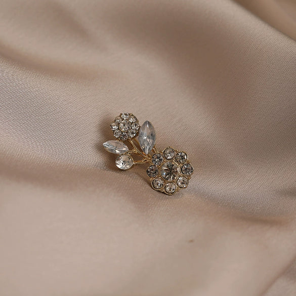 Wholesale Women's Alloy Flower Brooch With Electroplating And Minimalist Design