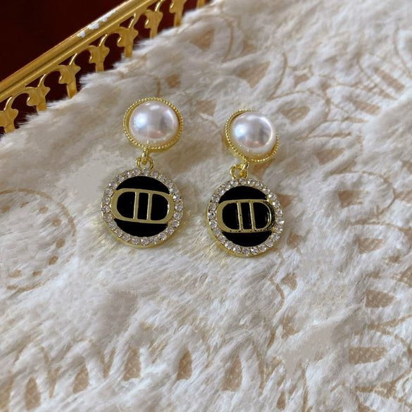 Wholesale Women's Alloy Flower Earrings With Diamond And Pearl Design Retro Fashion Temperament