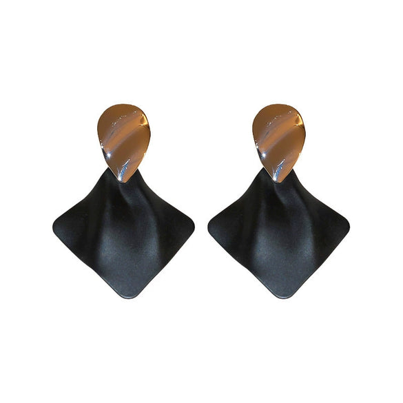 Wholesale Women's Alloy Flower Earrings With Diamond And Pearl Design Retro Fashion Temperament