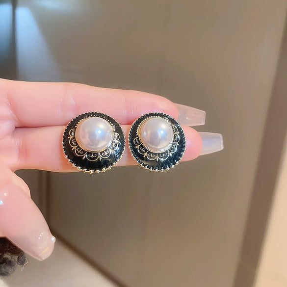 Wholesale Women's Alloy Flower Earrings With Diamond And Pearl Design Retro Fashion Temperament