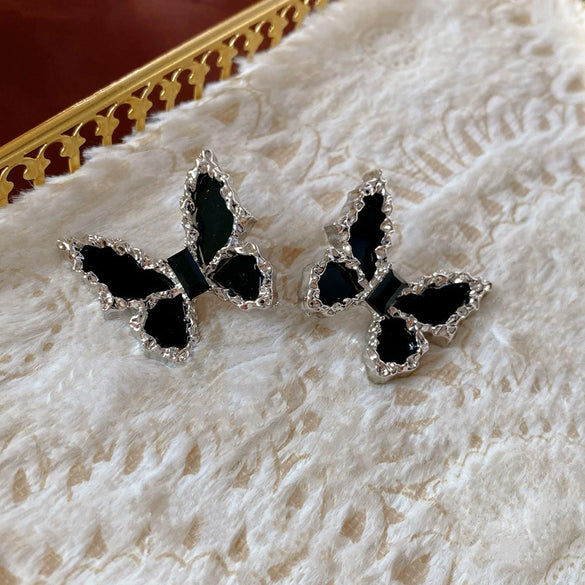 Wholesale Women's Alloy Flower Earrings With Diamond And Pearl Design Retro Fashion Temperament