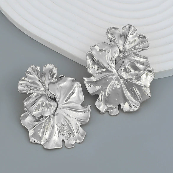 Wholesale Women's Alloy Flower Earrings With Electroplating Treatment