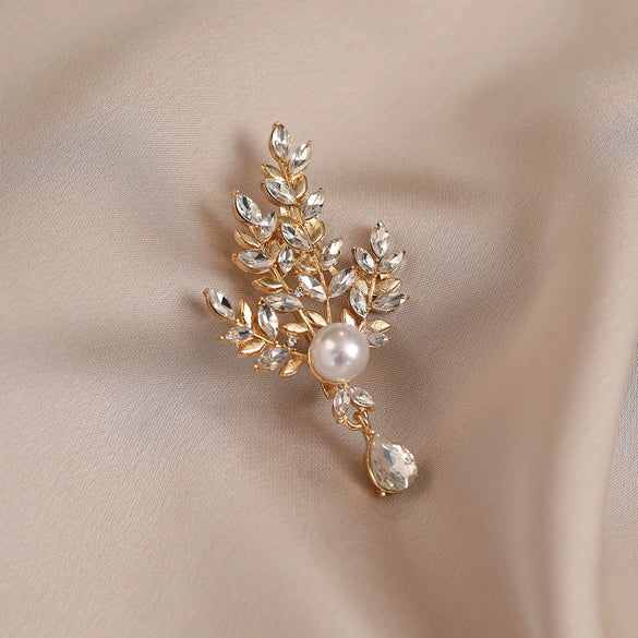 Wholesale Women's Alloy Flower Leaf Minimalist Electroplated Brooch Coat Accessories