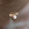 Wholesale Women's Alloy Flower Pattern Electroplated Antilight Artifact Brooch