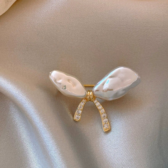 Wholesale Women's Alloy Flower Pattern Irregular Bow Electroplated Brooch