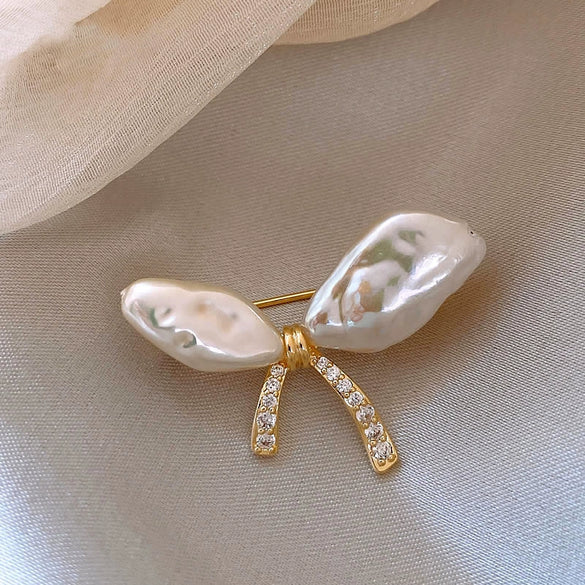 Wholesale Women's Alloy Flower Pattern Irregular Bow Electroplated Brooch