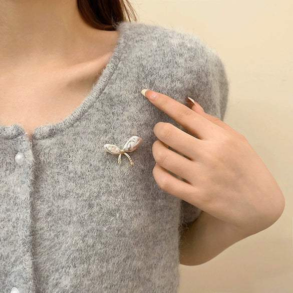 Wholesale Women's Alloy Flower Pattern Irregular Bow Electroplated Brooch