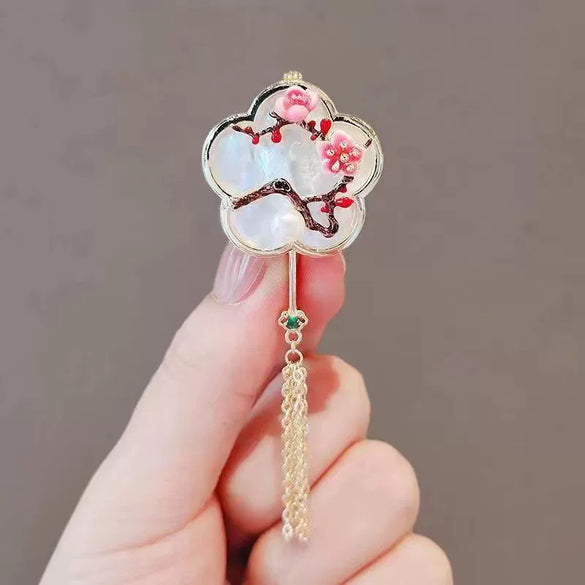 Wholesale Women's Alloy Flower Shaped Ancient Style Brooch With Electroplating Treatment