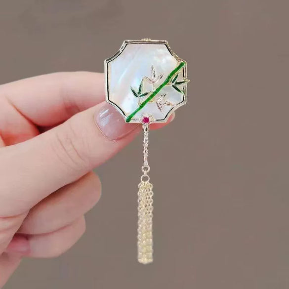 Wholesale Women's Alloy Flower Shaped Ancient Style Brooch With Electroplating Treatment