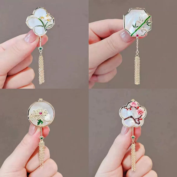 Wholesale Women's Alloy Flower Shaped Ancient Style Brooch With Electroplating Treatment