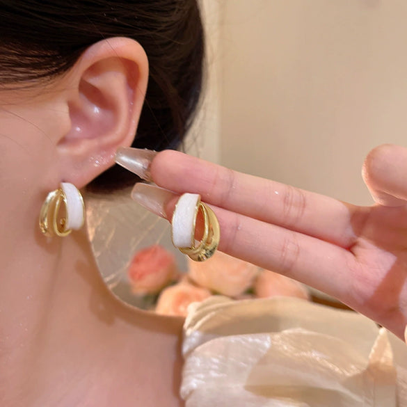 Wholesale Women's Alloy Geometric Curved Texture Earrings With Dripping Glaze And Electroplating