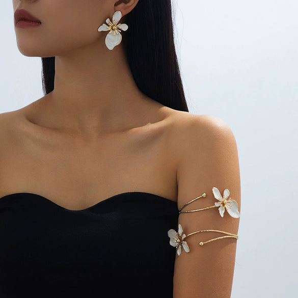 Wholesale Women's Alloy Geometric Flower Electroplated Arm Bracelet And Earring Set