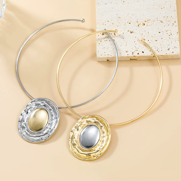 Wholesale Women's Alloy Geometric Oval Pendant Necklace With Snake Bone Chain And Electroplating Treatment