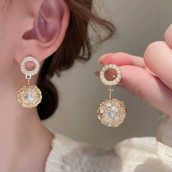 Wholesale Women's Alloy Geometric Silver Needle Diamond Pearl Earrings With Electroplating Treatment Light Luxury High Grade Style