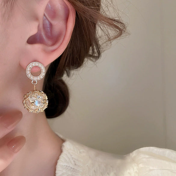 Wholesale Women's Alloy Geometric Silver Needle Diamond Pearl Earrings With Electroplating Treatment Light Luxury High Grade Style