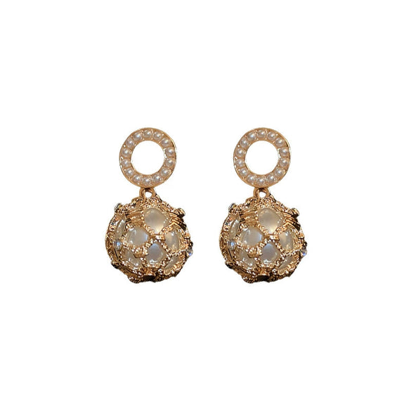 Wholesale Women's Alloy Geometric Silver Needle Diamond Pearl Earrings With Electroplating Treatment Light Luxury High Grade Style