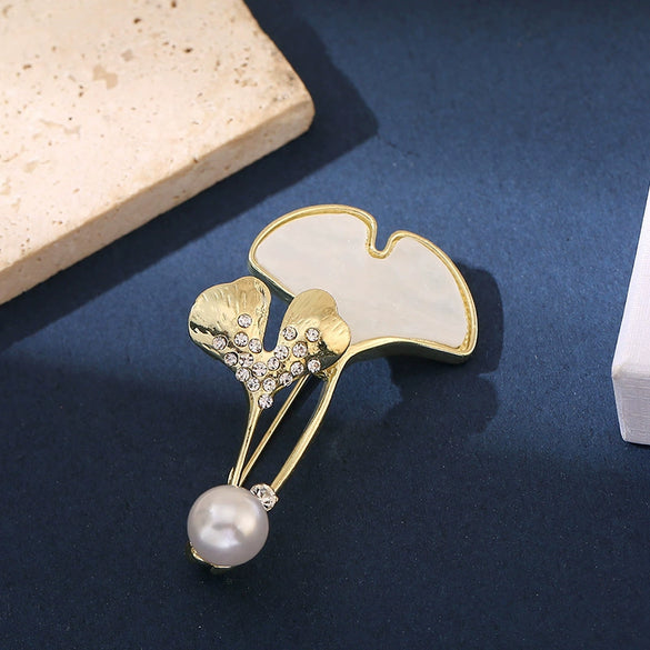 Wholesale Women's Alloy Ginkgo Flower Pearl Brooch With Electroplating Design