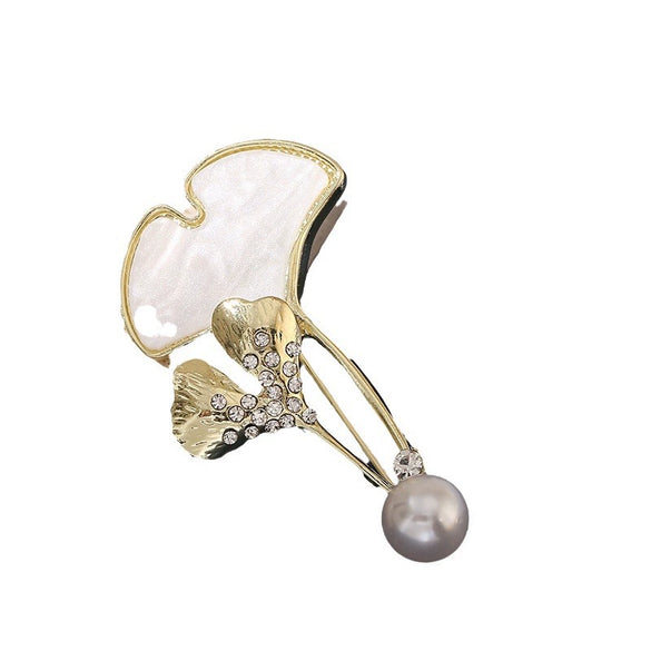 Wholesale Women's Alloy Ginkgo Flower Pearl Brooch With Electroplating Design