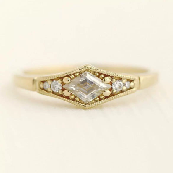 Wholesale Women's Alloy Gold Ring With Flower Pattern Electroplated Simple And Fashionable Creative Classic