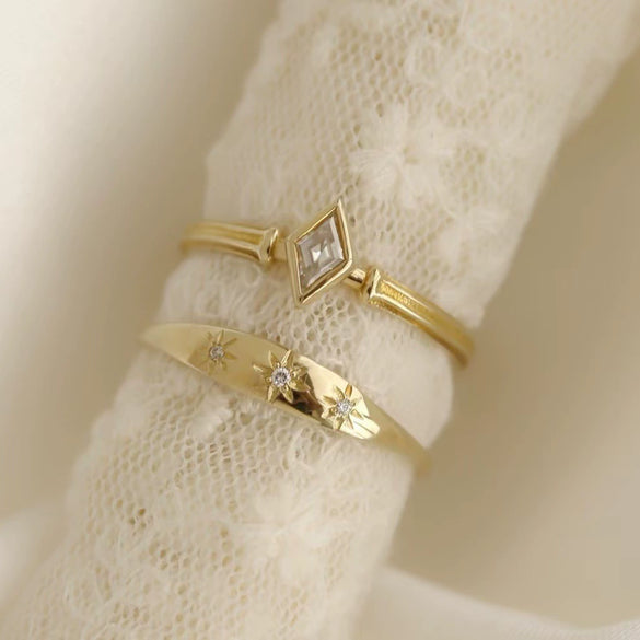 Wholesale Women's Alloy Gold Ring With Flower Pattern Electroplated Simple And Fashionable Creative Classic