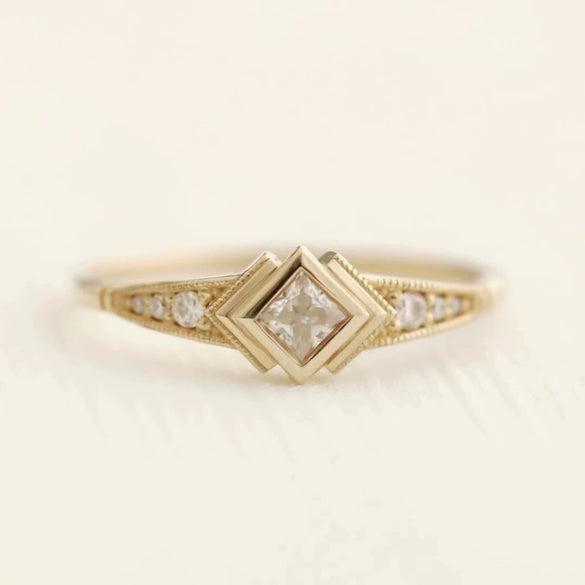 Wholesale Women's Alloy Gold Ring With Flower Pattern Electroplated Simple And Fashionable Creative Classic