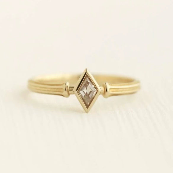Wholesale Women's Alloy Gold Ring With Flower Pattern Electroplated Simple And Fashionable Creative Classic