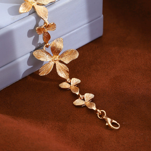 Wholesale Women's Alloy Goldplated Flower Stitching Bracelet Jewelry
