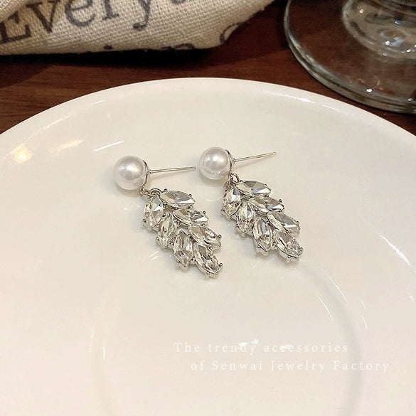 Wholesale Women's Alloy Light Luxury Retro Niche Personality Electroplated Zircon Wheat Tassel And Pearl Earrings With Leaf Pattern