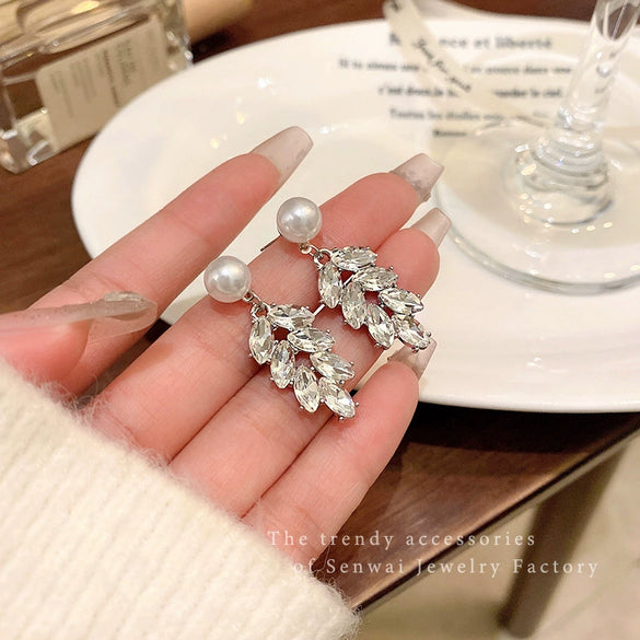 Wholesale Women's Alloy Light Luxury Retro Niche Personality Electroplated Zircon Wheat Tassel And Pearl Earrings With Leaf Pattern