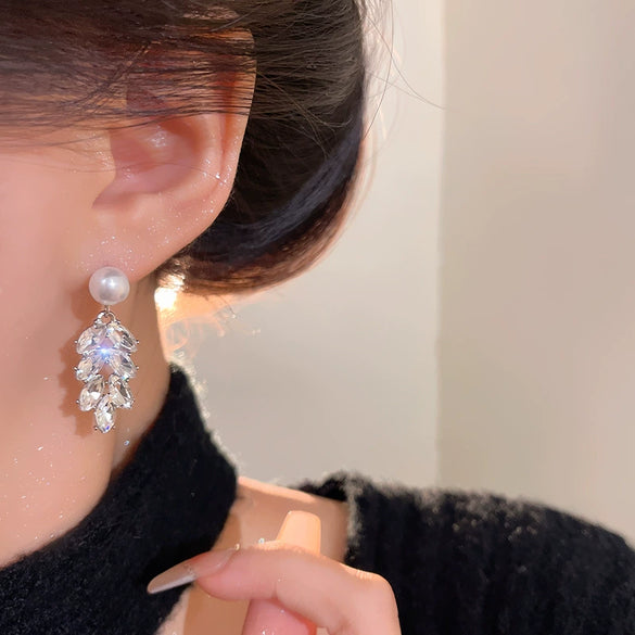 Wholesale Women's Alloy Light Luxury Retro Niche Personality Electroplated Zircon Wheat Tassel And Pearl Earrings With Leaf Pattern