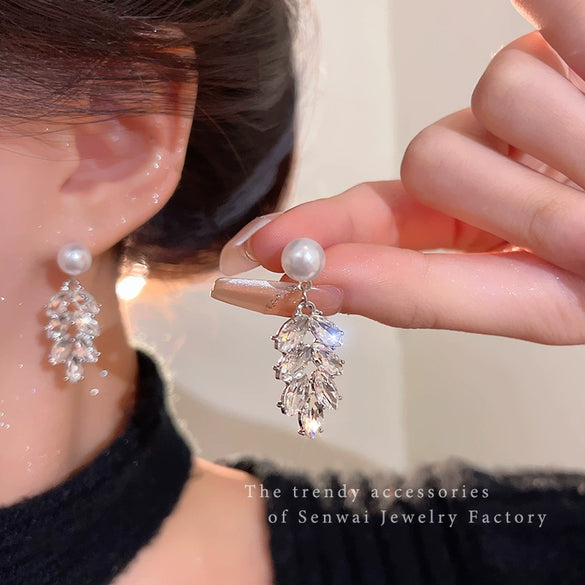 Wholesale Women's Alloy Light Luxury Retro Niche Personality Electroplated Zircon Wheat Tassel And Pearl Earrings With Leaf Pattern