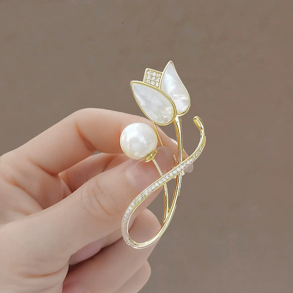 Wholesale Women's Alloy Pearl Tulip Flower Brooch With Electroplating