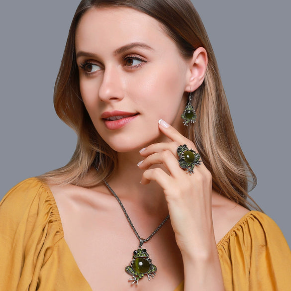 Wholesale Women's Alloy Pet Jewelry With Frog Pattern And Corn Chain Electroplated Earrings And Necklace