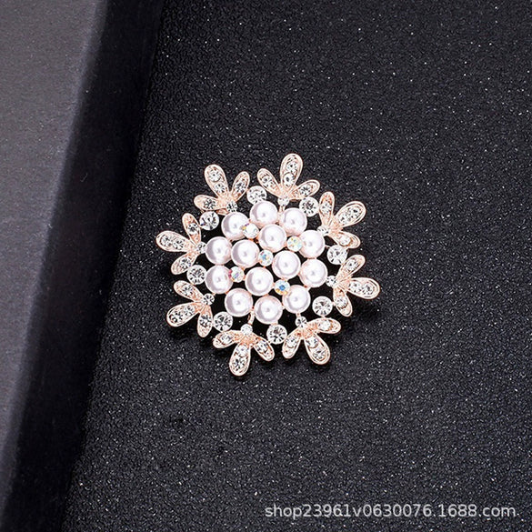 Wholesale Women's Alloy Rhinestone Retro Flower Brooch Jewelry Accessories With Electroplating