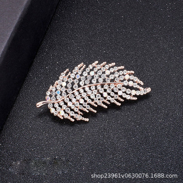 Wholesale Women's Alloy Rhinestone Retro Flower Brooch Jewelry Accessories With Electroplating