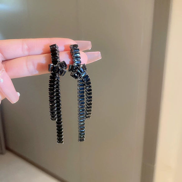 Wholesale Women's Alloy Silver Needle Geometric Earrings Set With Black Crystal High End Luxury Style