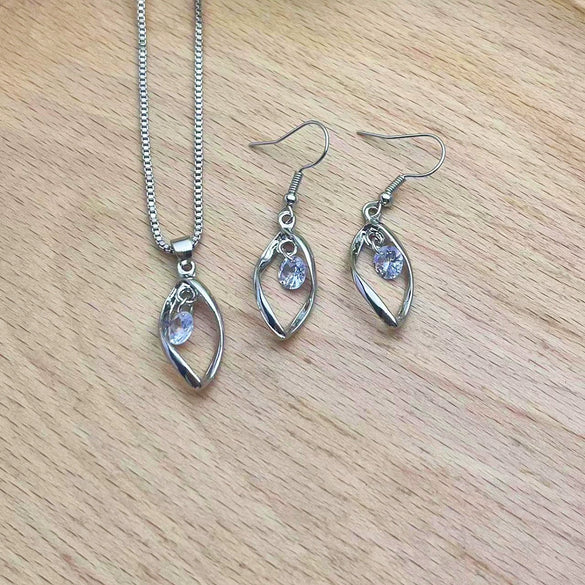 Wholesale Women's Alloy Water Drops Pattern Electroplated Pearl Chain Clavicle Chain And Earrings Three Piece Set